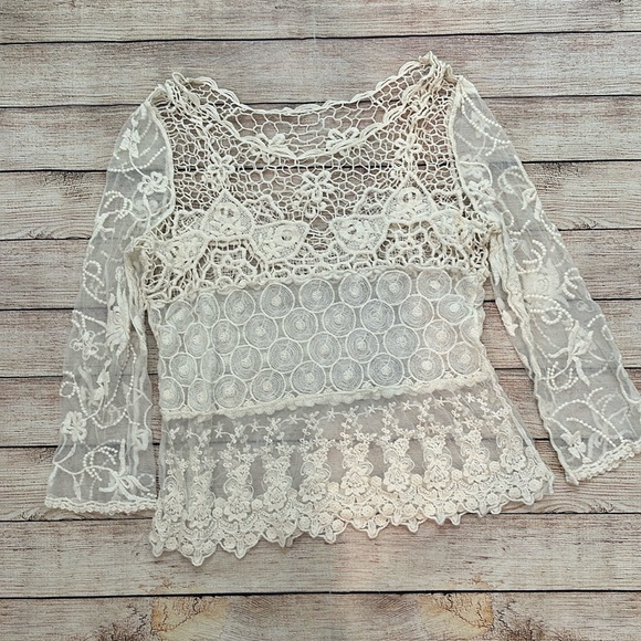 Tops - Lace Layered Crochet White 3/4 Sleeve Top Size Medium